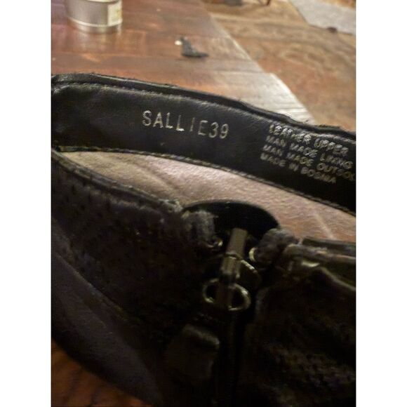 Mix Mooz Sallie Black Leather Ankle boots EUC Sz 39 8.5 - Picture 5 of 9